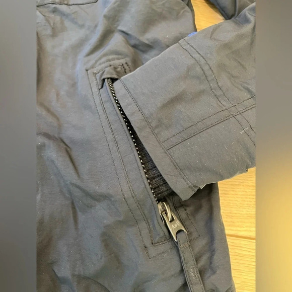 ❄ Abercrombie Jacket 
Size small
Fleece inside 
Zipper and snap front - Picture 3 of 10